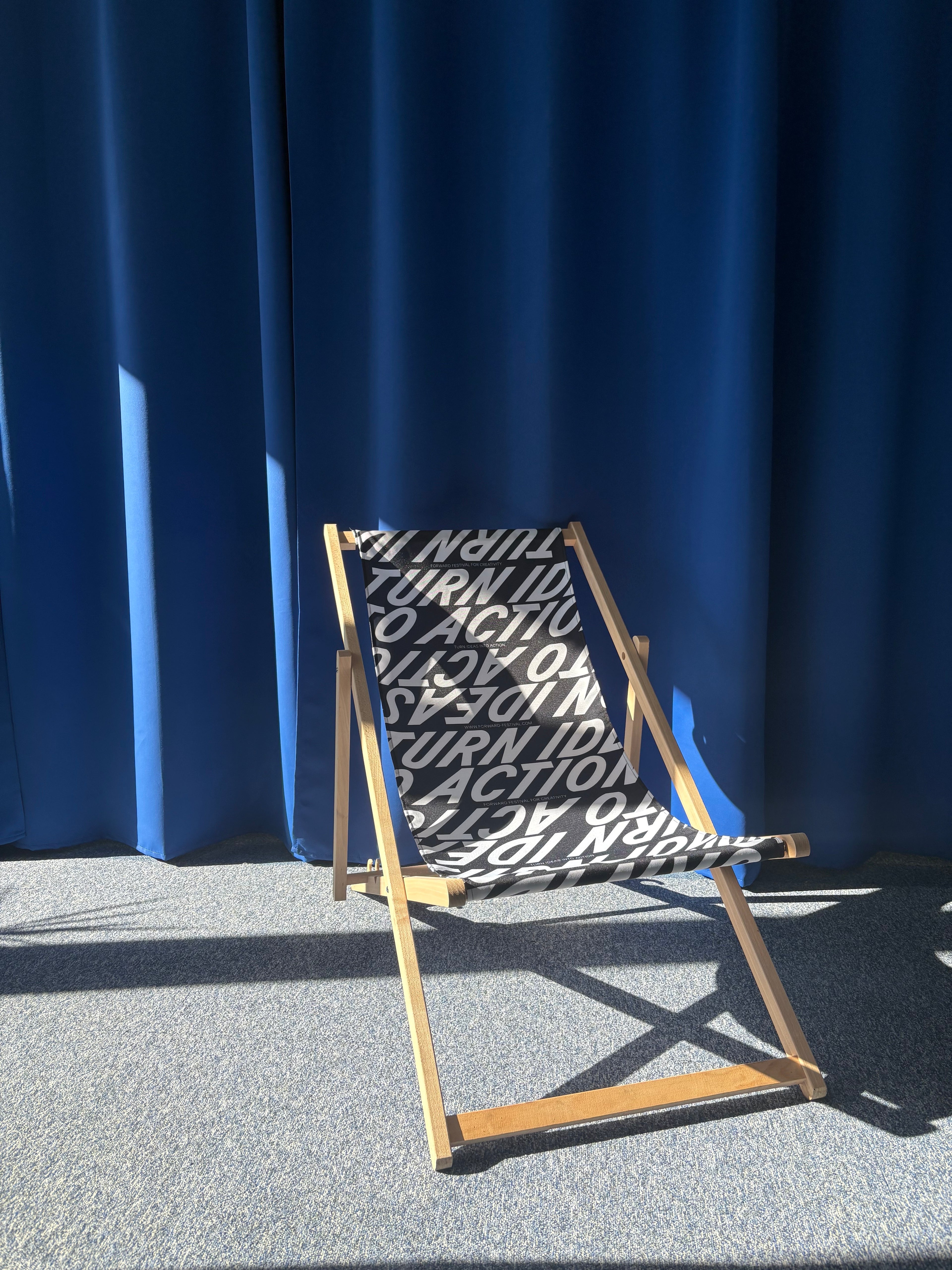 Forward sun lounger